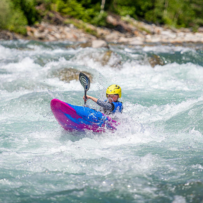 Queen of Hearts Testbericht im aktuellen Kanumagazin - "Darauf haben kleine und leichte Paddler gewartet!"
